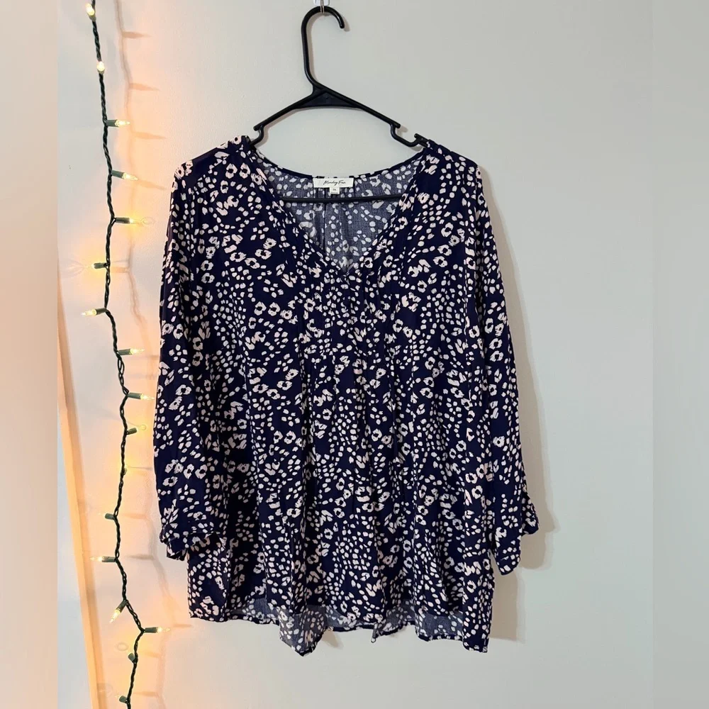 Elegant Navy and White Floral Blouse - Picture 1 of 9